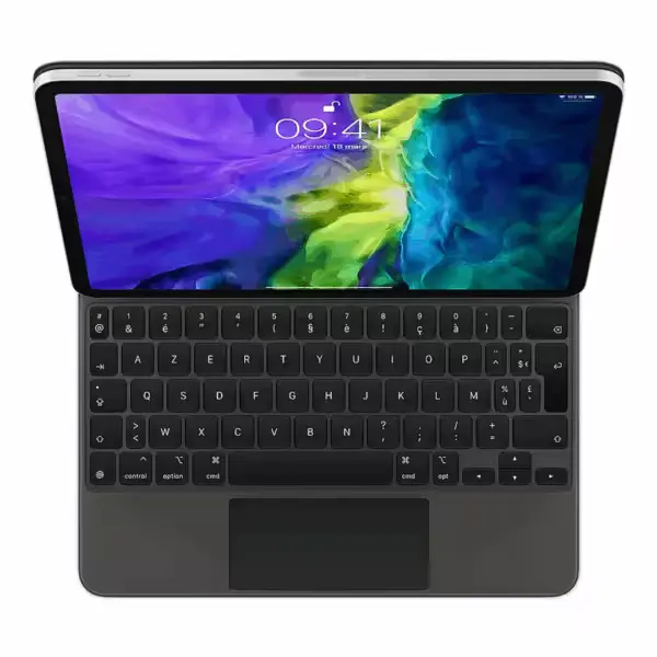 Vue d’ensemble du clavier attaché à un iPad Pro 11" en noir, fixation magnétique visible
