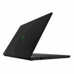 Razer Blade 18 vue de face avec écran allumé