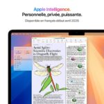 MacBook Air M4 portable léger en main